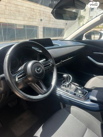 מודעת רכב מאזדה CX-30
