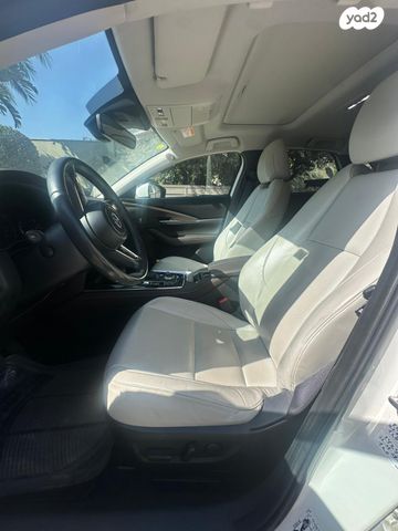 מודעת רכב מאזדה CX-30