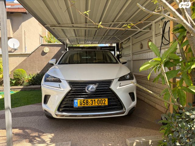 מודעת רכב לקסוס NX