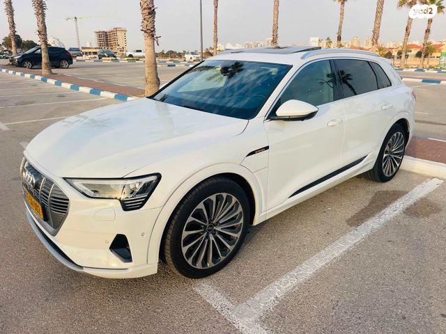 מודעת רכב אאודי E-tron 1