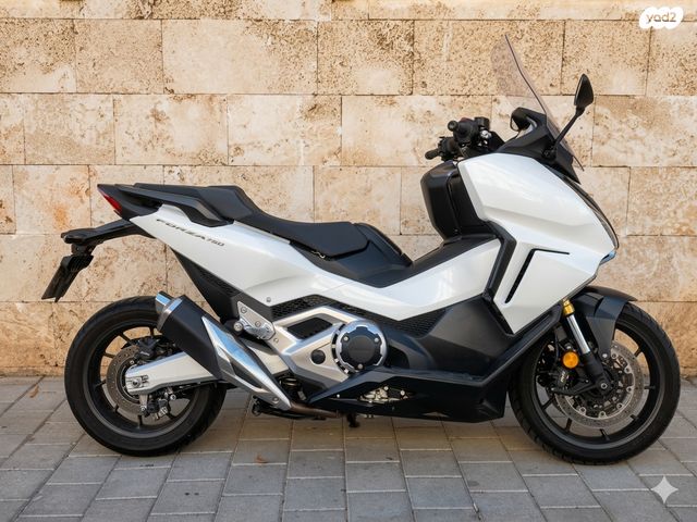 מודעת רכב הונדה פורזה 750