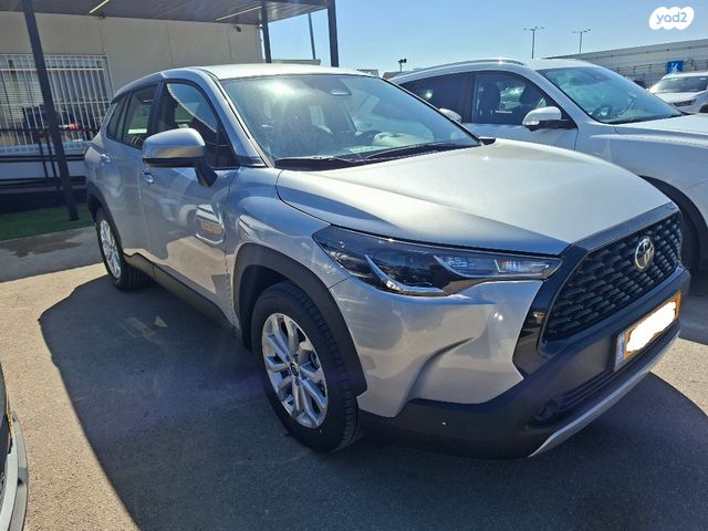 מודעת רכב טויוטה קורולה קרוס