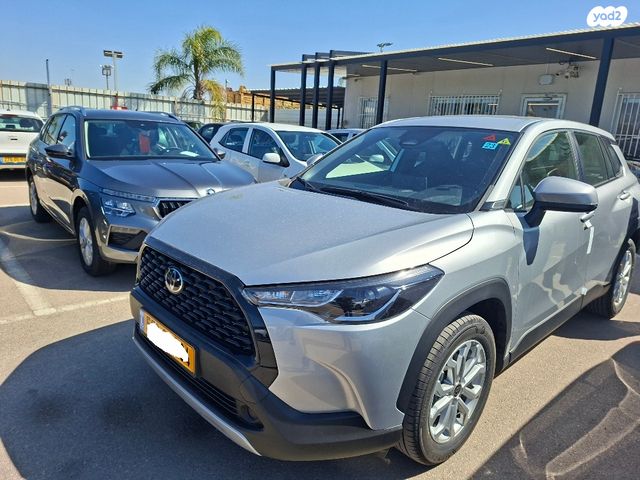 מודעת רכב טויוטה קורולה קרוס