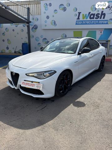 מודעת רכב אלפא רומיאו ג'וליה