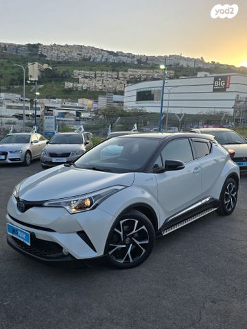 מודעת רכב טויוטה C-HR