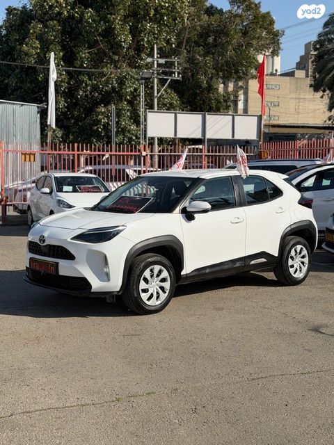 מודעת רכב טויוטה יאריס קרוס