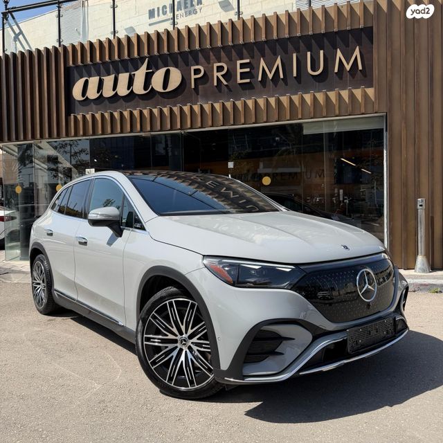 מודעת רכב מרצדס-בנץ EQE SUV