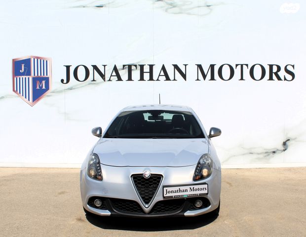 מודעת רכב אלפא רומיאו ג'ולייטה