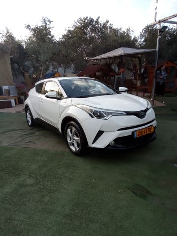 מודעת רכב טויוטה C-HR