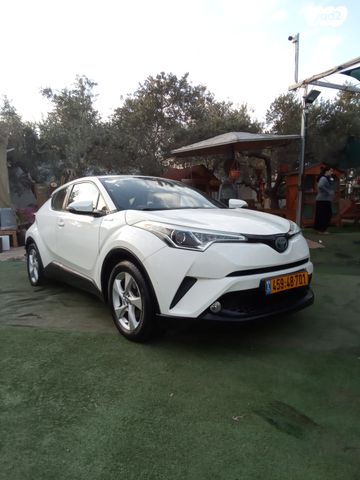 מודעת רכב טויוטה C-HR