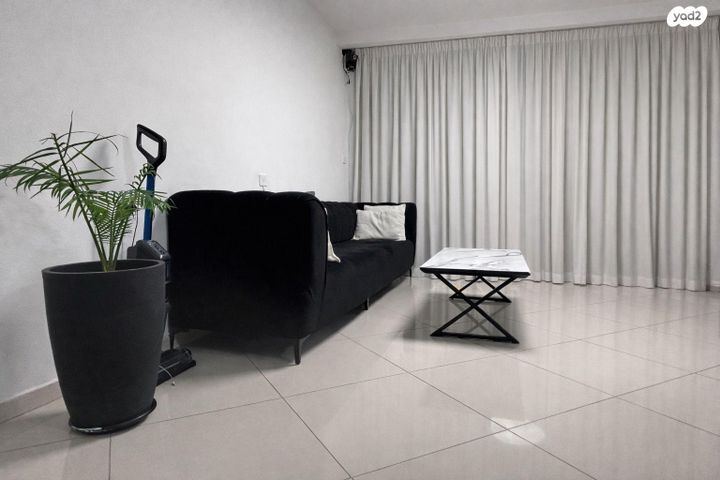 עוזי נרקיס 9