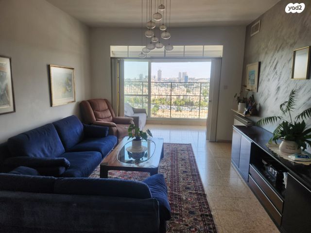 הרב עוזיאל 1