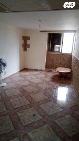 לוי אשכול 10