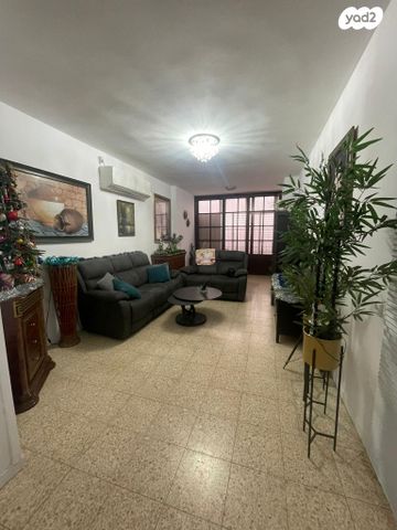 ארלוזורוב 81