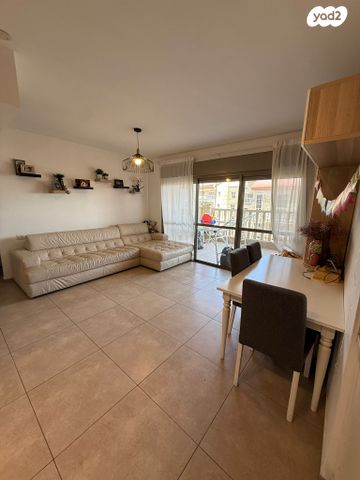 שדרות הנשיא השישי 18