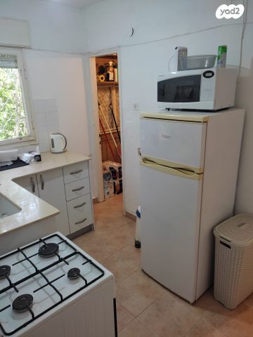 אינטרנשיונל 38