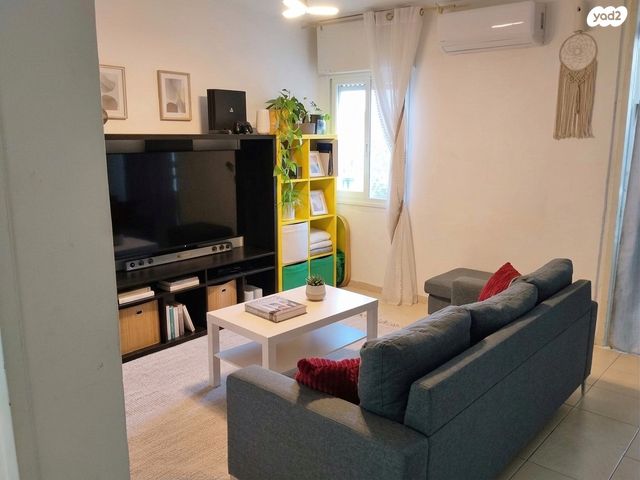 שדרות הנשיא בן צבי 13