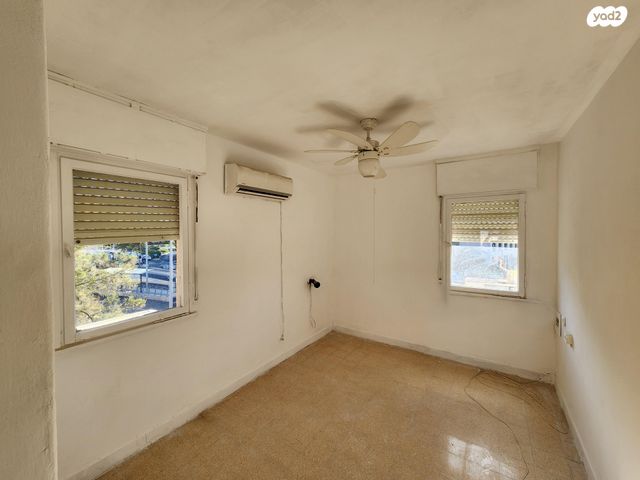 שדרות ג'יימס דה רוטשילד 33