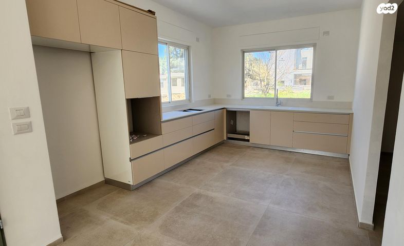 מודעת נכס, מושבה מרכז, זכרון יעקב