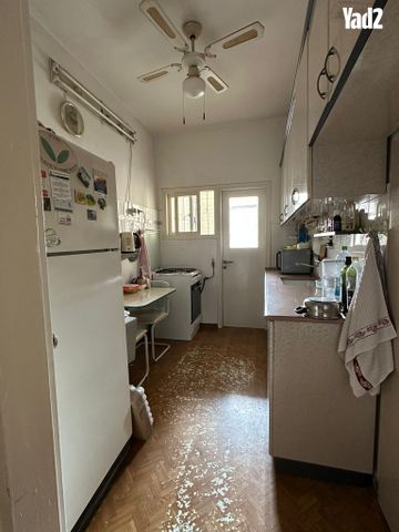 דירה 2.5 חדרים ברחוב ירושלים, בת ים