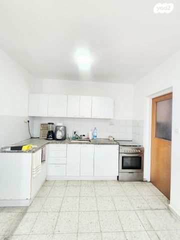 מודעת נכס, צלילי חנינא, ניר אביב, תל אביב יפו