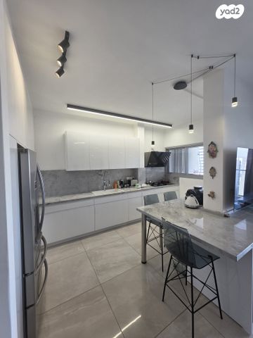 מודעת נכס, הרברט סמואל, מרכז העיר, חדרה