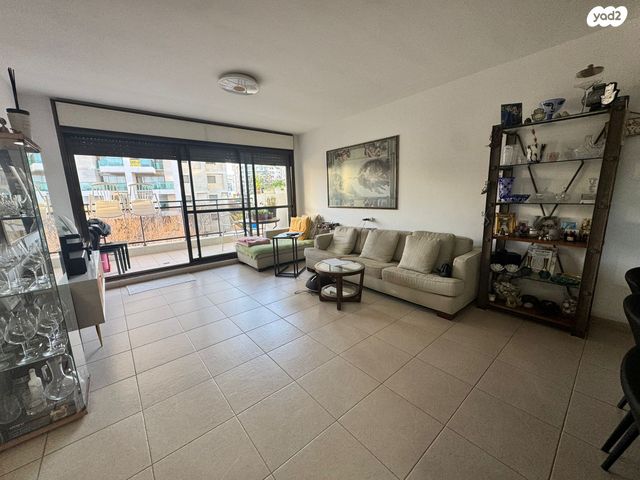 אזורי חן, גימל החדשה