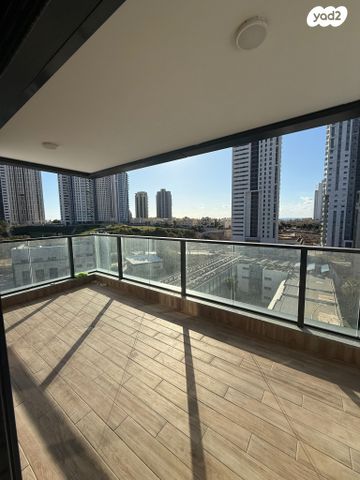 מודעת נכס, שדרות בן אב"י 38, נוף הטיילת, נתניה