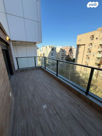 מודעת נכס, שדרות בן אב"י 40, נוף הטיילת, נתניה