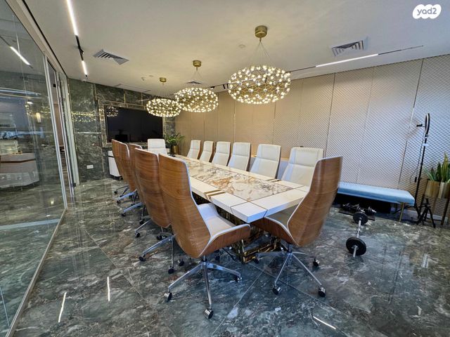 דרך מנחם בגין 7