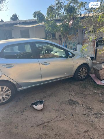 מודעת רכב מאזדה 2