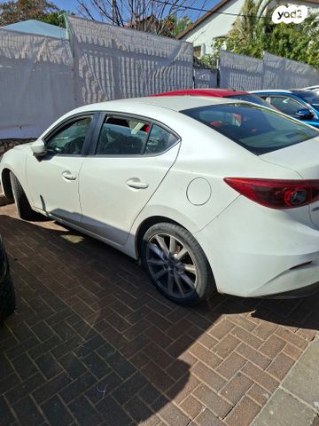 מודעת רכב מאזדה 3