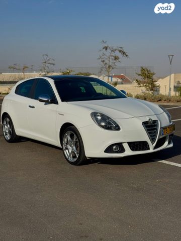 מודעת רכב אלפא רומיאו ג'ולייטה