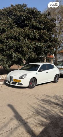 מודעת רכב אלפא רומיאו ג'ולייטה