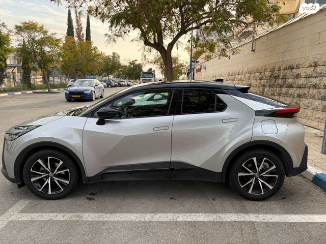 מודעת רכב טויוטה C-HR
