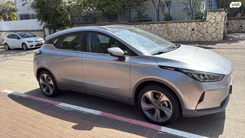 מודעת רכב ג׳ילי Geometry C