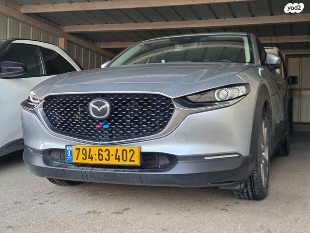 מודעת רכב מאזדה CX-30