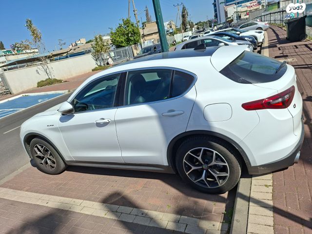 מודעת רכב אלפא רומיאו סטלביו