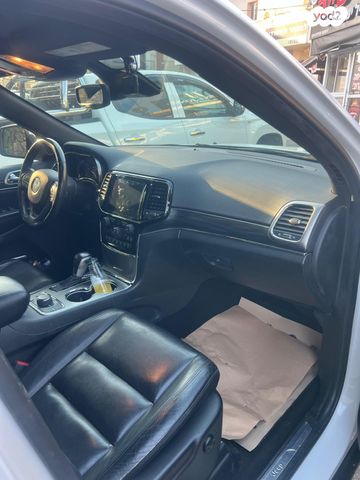 מודעת רכב ג'יפ גרנד צ'ירוקי