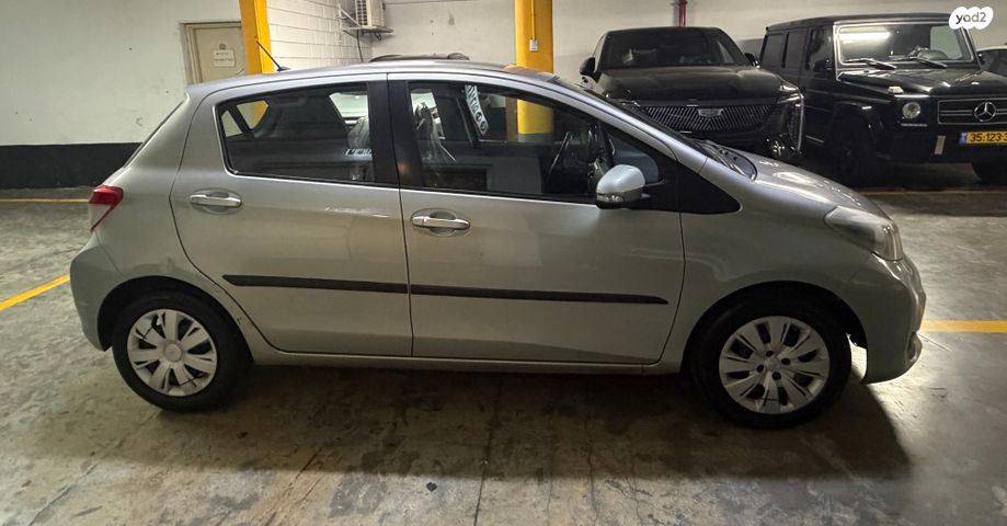 מודעת רכב טויוטה יאריס 2