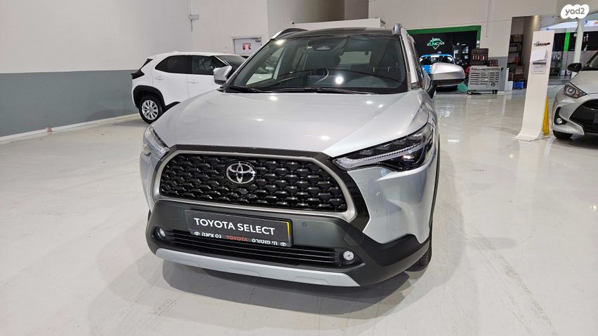 מודעת רכב טויוטה קורולה קרוס