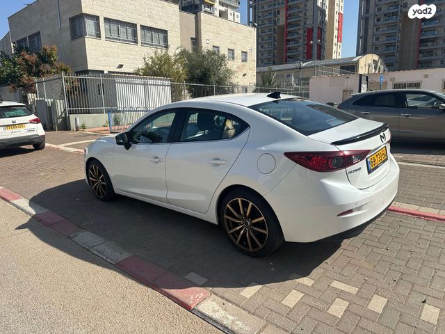 מודעת רכב מאזדה 3