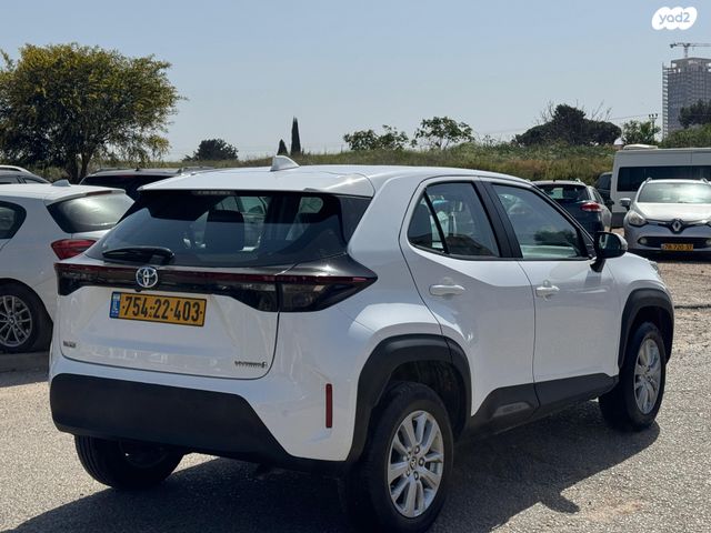 מודעת רכב טויוטה יאריס קרוס