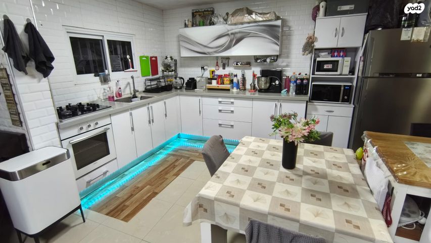 רחבת הרב עוזיאל 25