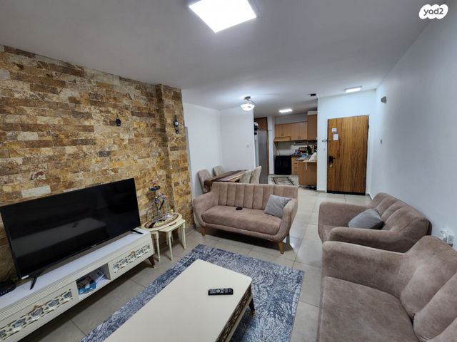 שדרות השושנים 1