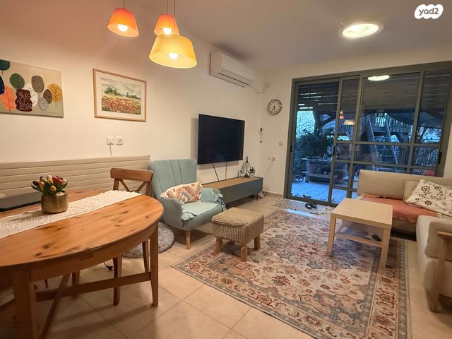 מבוא חרוב 16