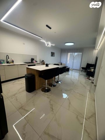 יורדי הסירה 4