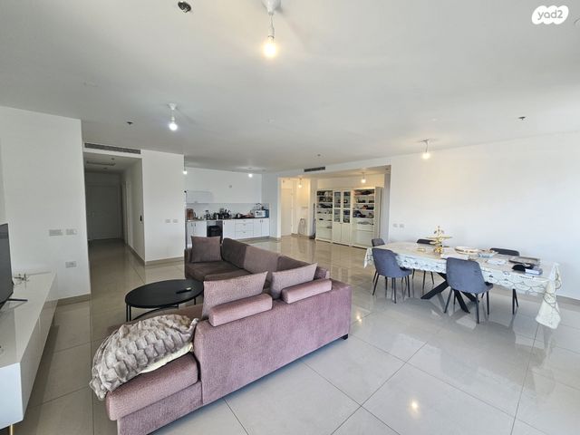 שדרות ירושלים 14