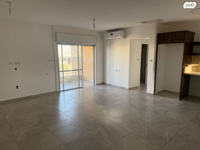 עין עקרבים 25