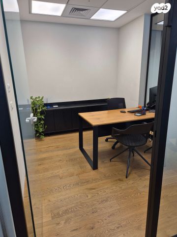 דרך מנחם בגין 144